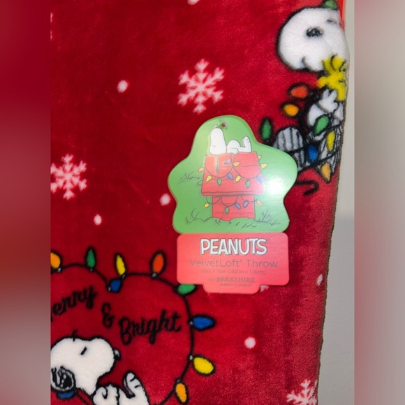 Snoopy Throw Blanket Peanuts Berkshire Christmas Lights Merry & Bright Red 🎄❤️ - Picture 2 of 5